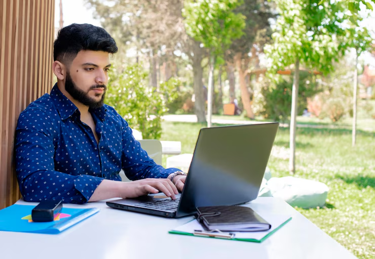 Part-time work in Italy for Indian Students: Salaries, Rules & More